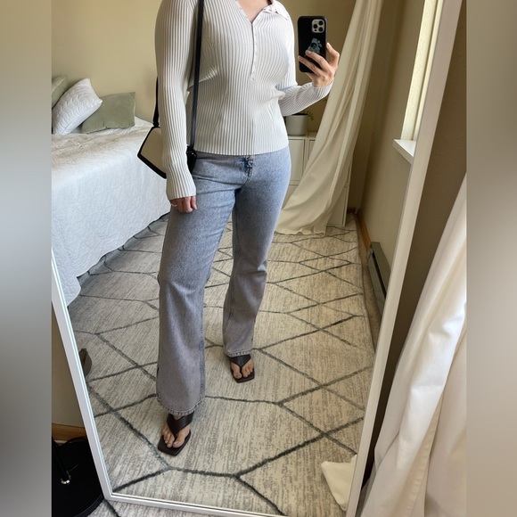 NA-KD FASHION MID-RISE WIDE LEG OVERSIZED JEANS WITH SLITS IN BLUE- PINK COLOR - Picture 16 of 17